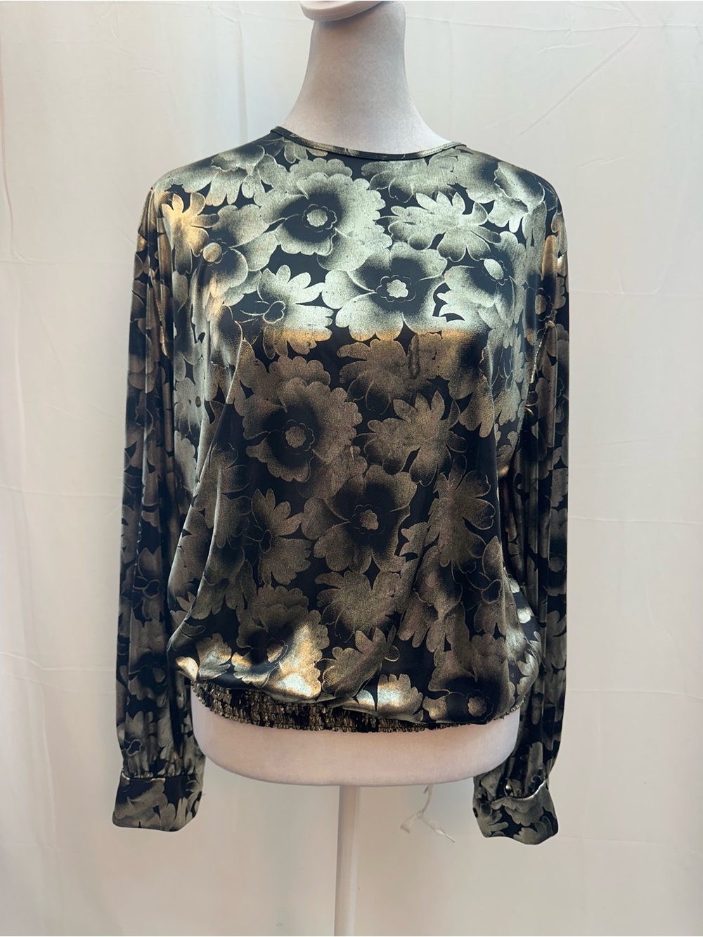 Orare Shimmery Floral Long-Sleeve Blouse in Gold and Black